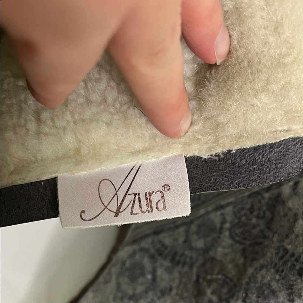 Cozy Floral Winter Boots with Cream Trim - Picture 9 of 10